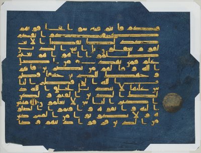 Folio uit de Blauwe Koran, gemaakt in Tunesië, mogelijk Qairawan, tweede helft 9e - midden 10e eeuw (goud en zilver op indigo-gekleurd perkament) door Tunisian School Tunisian School